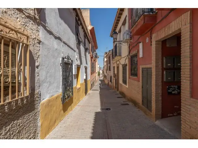 Casa en venta en centro de La Zubia a reformar