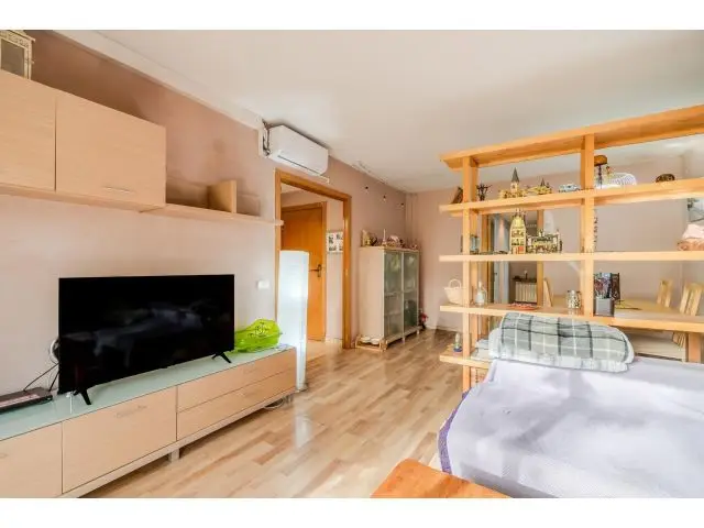 Piso con Terraza y Aparcamiento en Girona Capital