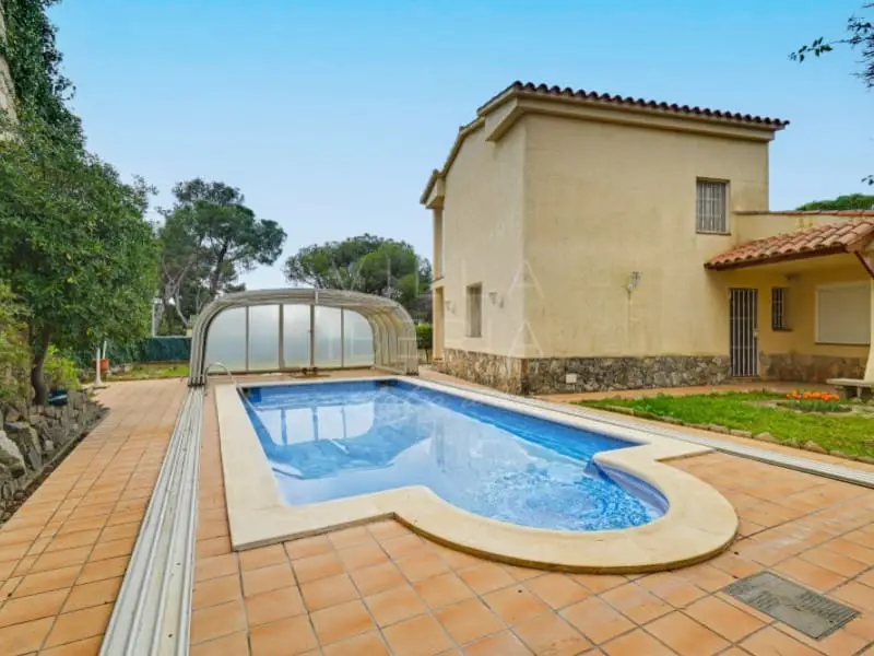 Chalet en Venta Platja d Aro con Piscina Climatizable y Garaje Triple