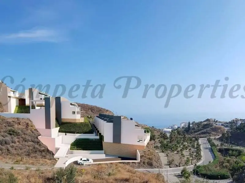 19 Villas Adosadas con Piscinas Privadas en Torrox Costa