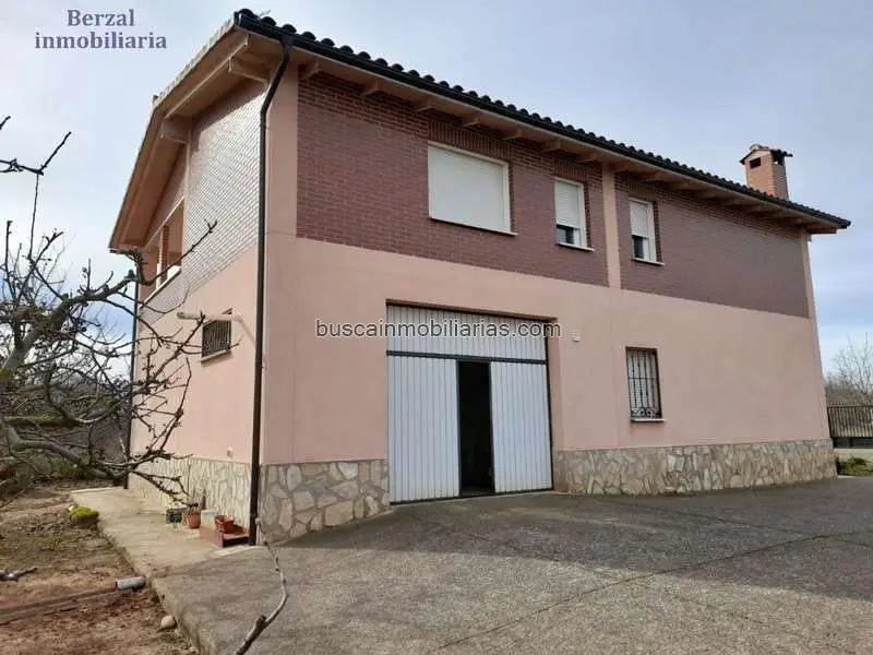 Casa con Terreno en Lardero