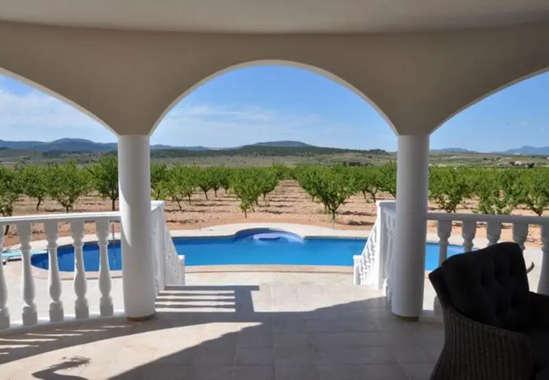 Villas de Lujo en Pinoso Alicante con Piscina
