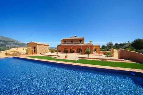 Finca de Lujo con Piscina y Olivar en Orba