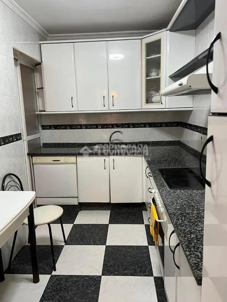 Piso en Sevilla con 4 Dormitorios y 90m²