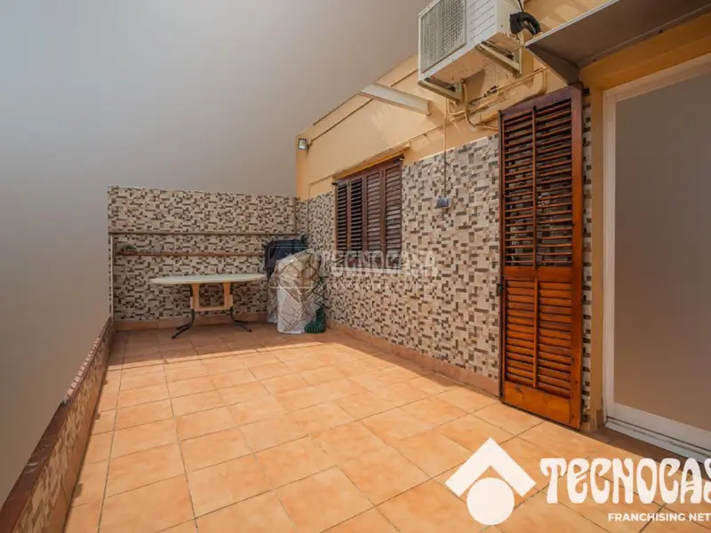 Atico Reformado 70m2 Nou Barris 3 Habitaciones Terraza