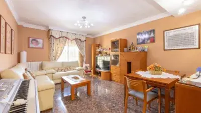 Chalet en Venta en Atarfe Cerca del Metro