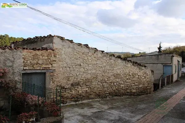 Casa con Garaje y Almacén en Santa Coloma de Queralt