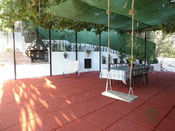 Casa de Campo con 5 Dormitorios y Piscina cerca de Jaen