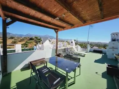 Casa Adosada en Nerja con Piscina y Apartamento Independiente