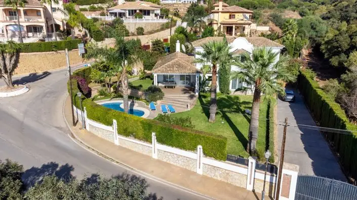 Villa de Lujo 4 Dormitorios Elviria Marbella