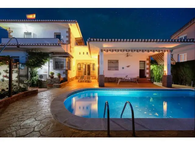 Chalet de Lujo en Venta en Cullar Vega Granada