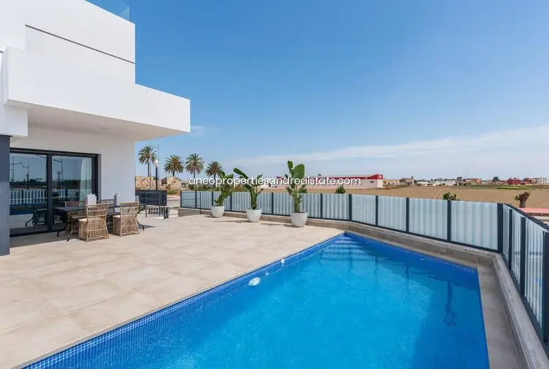 Chalet con Piscina en Urbanizacion