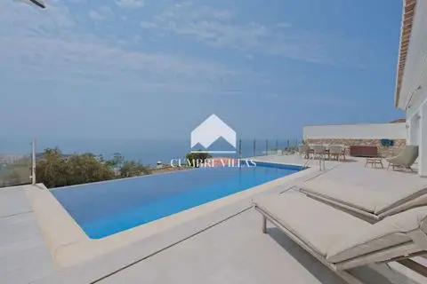 Villa Moderna en Almuñécar con Vistas al Mar 2 Dormitorios