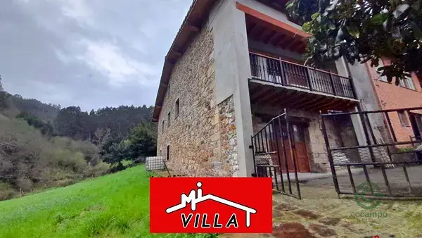 Casona de Piedra en Limpias con Finca de 2100m2