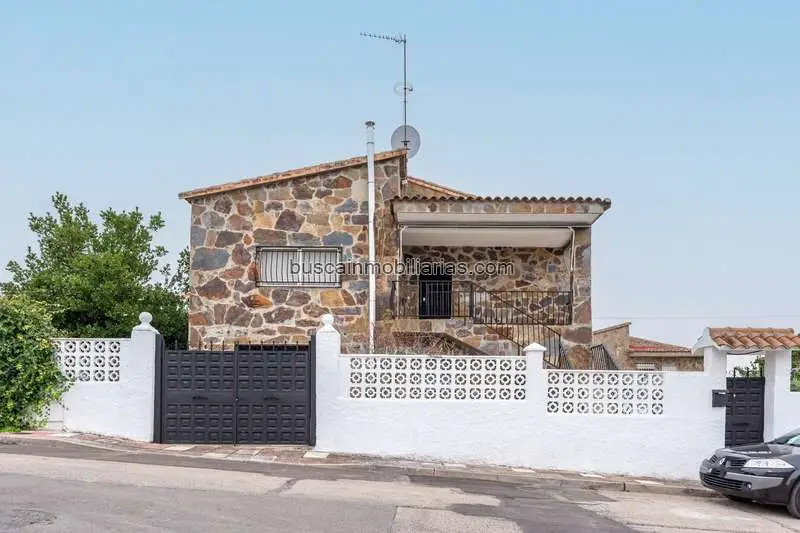 Chalet en venta en El Alamo con piscina y garaje