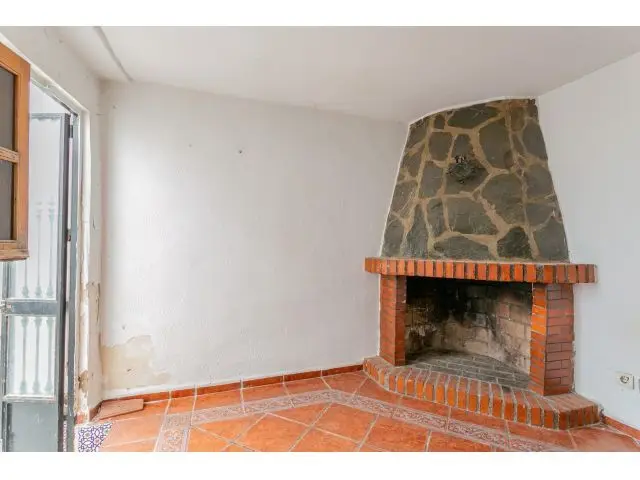 Casa en Venta para Reformar con 3 Apartamentos en Granada Centro