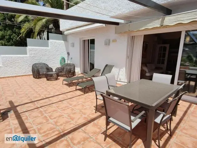 Apartamento en Playa Cotobro Almuñecar con Terraza y Vistas al Mar