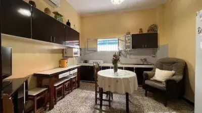 Casa en Venta en Ubrique Centro 3 Plantas Terraza Chimenea