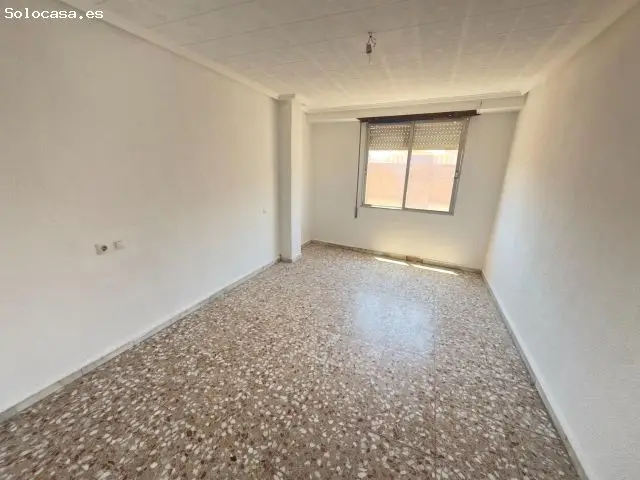 Vivienda en Albatera: Piso de 90m² con Balcón