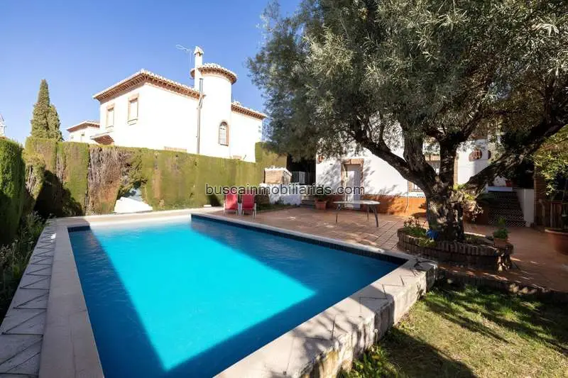 Chalet en Venta La Zubia con Piscina 4 Dormitorios