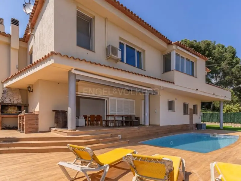 Chalet en venta en Santa Clotilde con vistas al mar y piscina