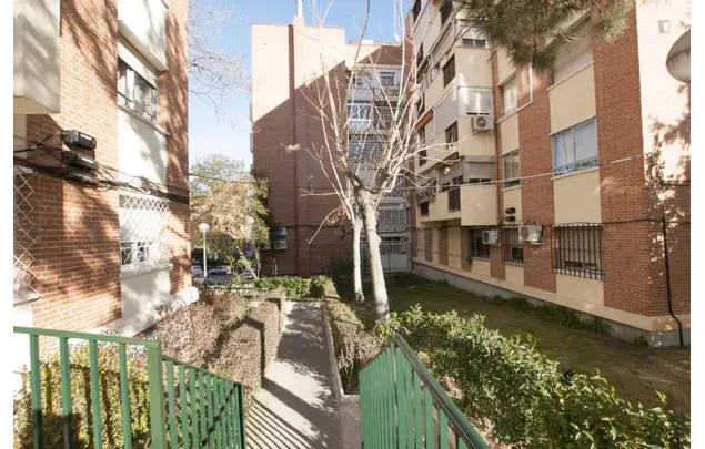 Rent 3 bedroom apartment in Madrid