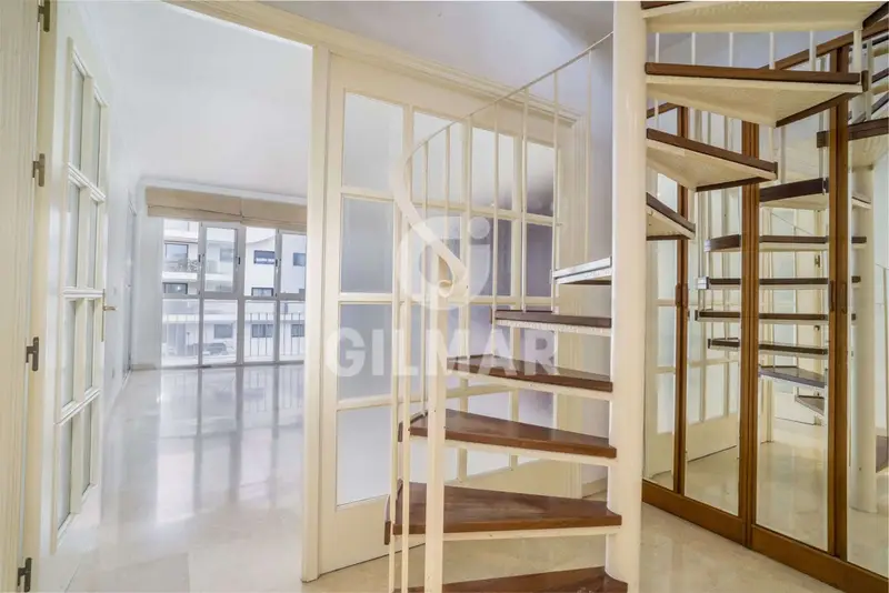 Ático en venta en Estepona Pueblo: 119m² con Solárium de 90m²