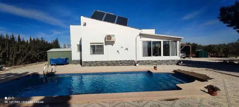Villa de Lujo en Pinoso 4 Dormitorios Piscina Privada