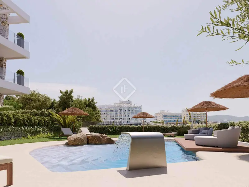 Apartamento en venta en Ibiza con vistas al mar y jardin privado