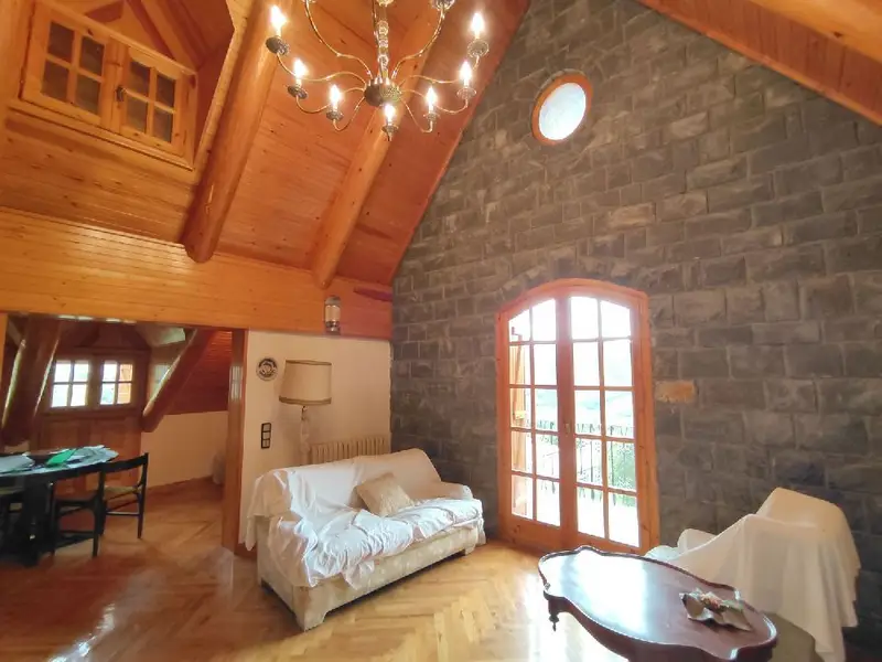 Venta Chalet con Piscina en Campo Pirineo