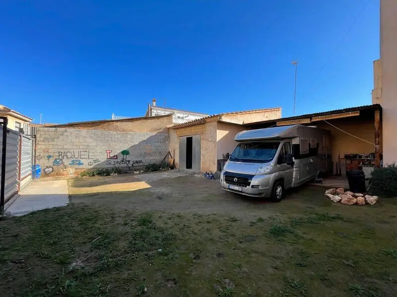Parcela Edificable 162m2 con Cochera y Taller Torrevieja