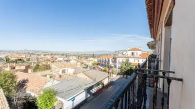 Piso en Venta en La Zubia: Luminoso y con Garaje