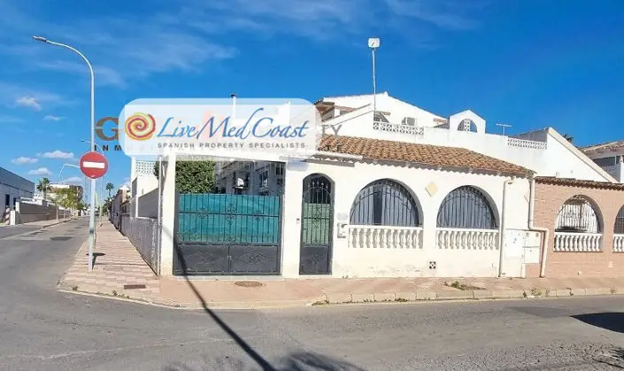 Bungalow en Los Narejos con piscina y solarium
