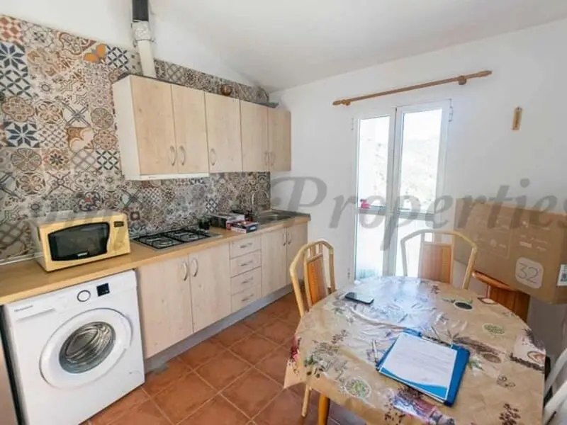 Casa de Pueblo en Sayalonga con 2 Apartamentos