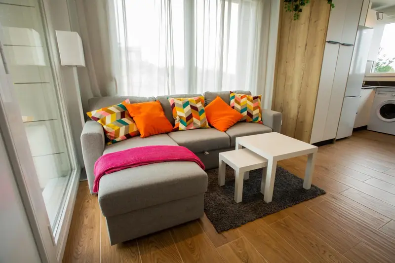 Preciosa casa de 2 habitaciones con amplia zona exterior cerca de la estación de metro de Larrabasterra.