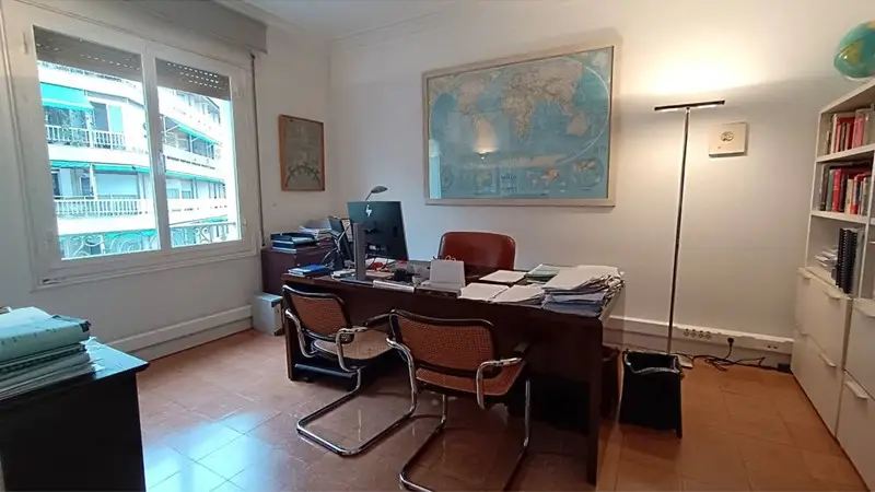 Venta Piso 199m2 Eixample 8 habitaciones 3 baños