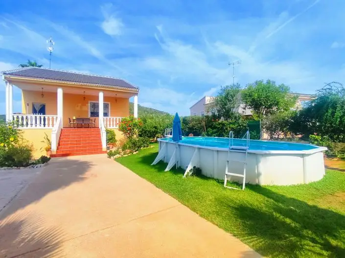 Villa 4 Dormitorios Montroy Piscina Privada Jardin