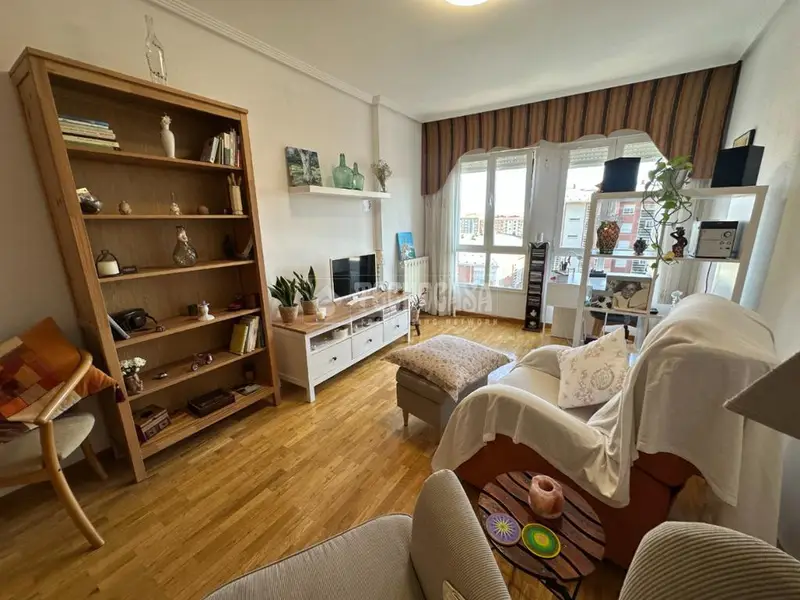Piso en venta en C. Amigos del País
