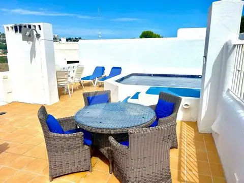 Ático de Lujo en Moraira con Piscina Privada y Vistas al Mar