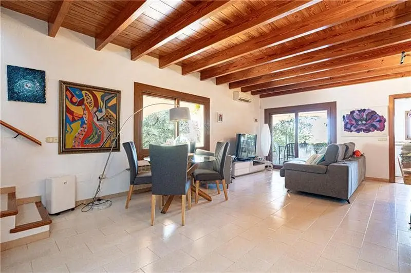 Chalet en Venta en Mallorca con Piscina y Licencia Turistica