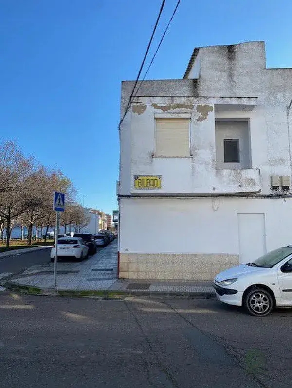 Casa en San Roque para Reformar con Patio