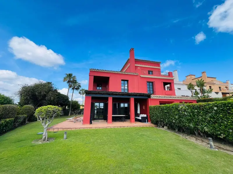 Pareado en Sotogrande 2 dormitorios Jardin 334m2