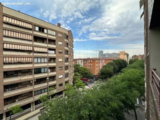 Piso en venta en Zaragoza 3 habitaciones terraza y galeria