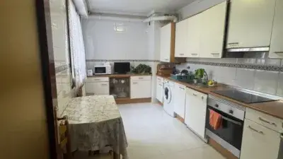 Piso en venta en Zumalakarregi: 2 habitaciones, 2 baños, garaje opcional