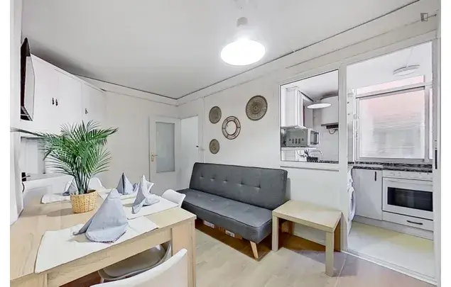 Rent 4 bedroom apartment in Zaragoza