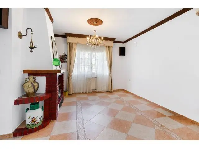 Chalet Independiente en Huetor Vega: Ideal para Familias