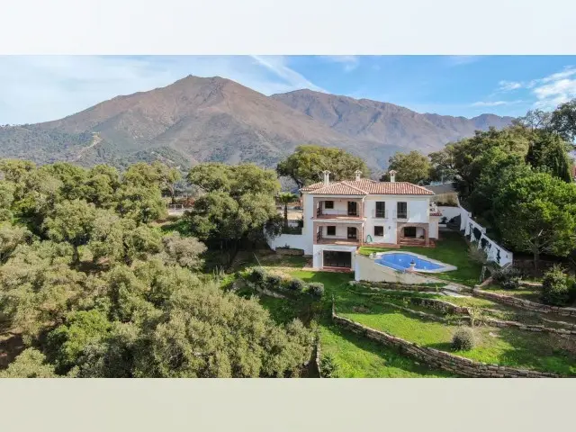Casa de Campo en Casares 4 Dormitorios Piscina Vistas Montaña