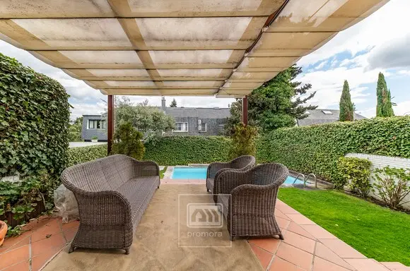 Adosado con Jardin y Piscina en Aravaca