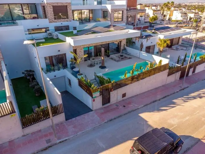 Villa de Lujo 4 Dormitorios Ciudad Quesada Piscina Infinita