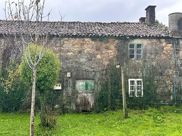Casa de Piedra para Rehabilitar cerca de Santiago